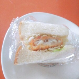 白身魚フライのサンドイッチ